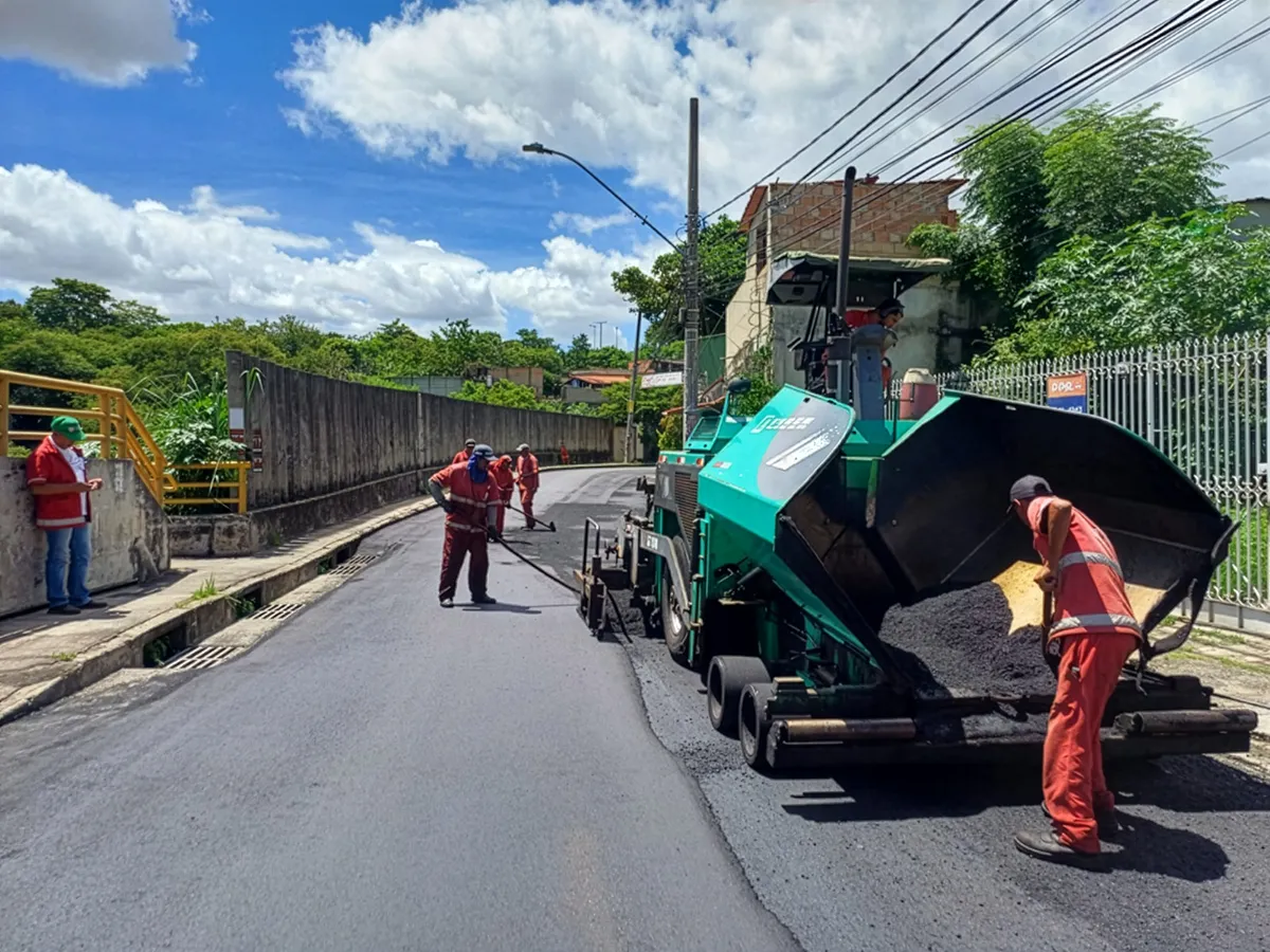 Pavimentação asfáltica realizada para a prefeitura de Belo Horizonte